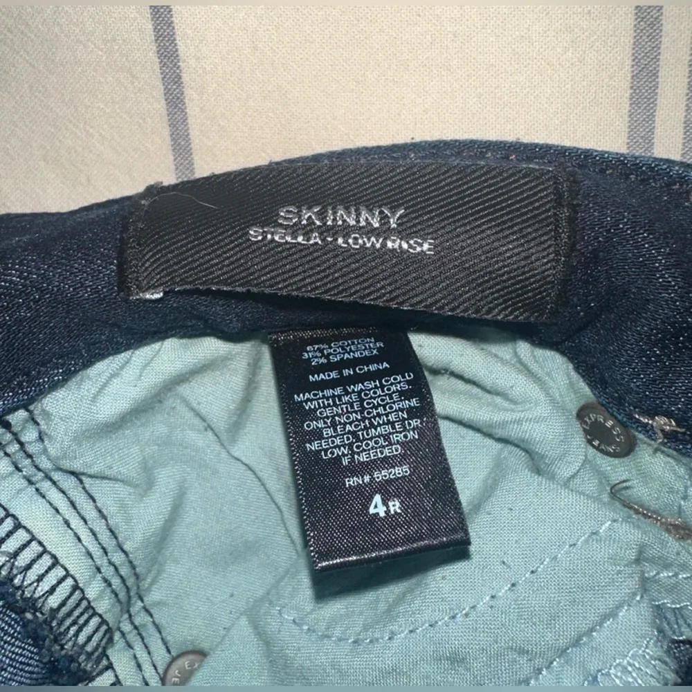 EXPRESS Women’s Classic Low Rise Blue Jeans - Picture 5 of 6